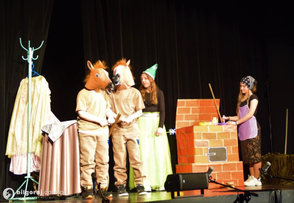 Powiatowe święto teatru dziecięcego i młodzieżowego w Tarnogrodzie (FOTO)