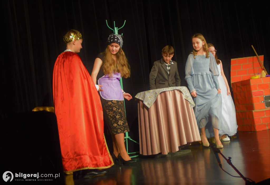 Powiatowe święto teatru dziecięcego i młodzieżowego w Tarnogrodzie (FOTO)