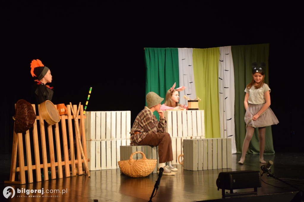 Powiatowe święto teatru dziecięcego i młodzieżowego w Tarnogrodzie (FOTO)