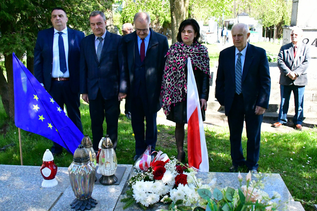 1 Maja w Biłgoraju. Na grobie Józefa Dechnika złożono kwiaty