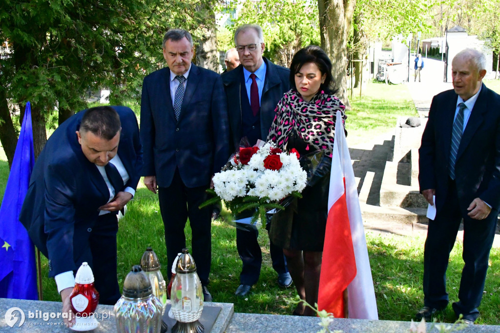 1 Maja w Biłgoraju. Na grobie Józefa Dechnika złożono kwiaty