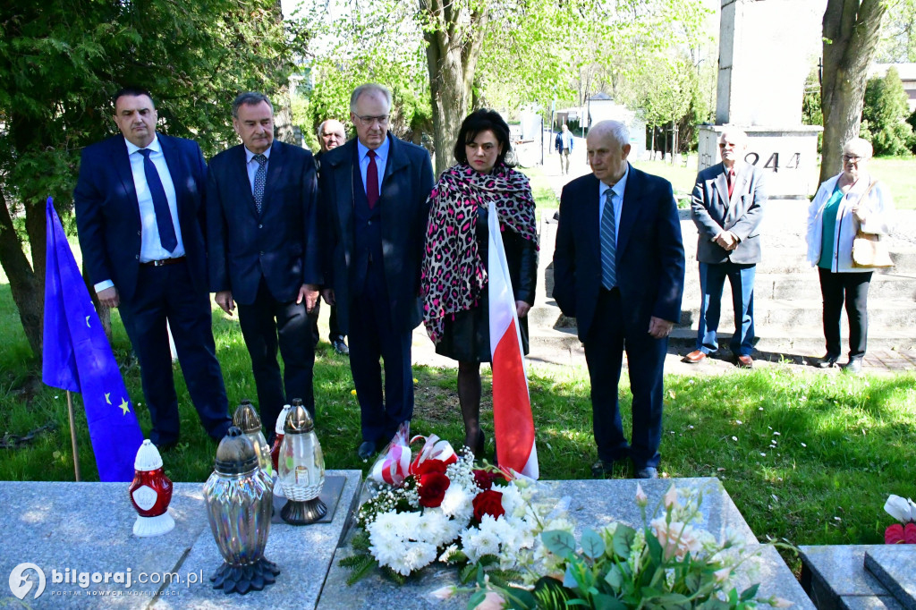 1 Maja w Biłgoraju. Na grobie Józefa Dechnika złożono kwiaty