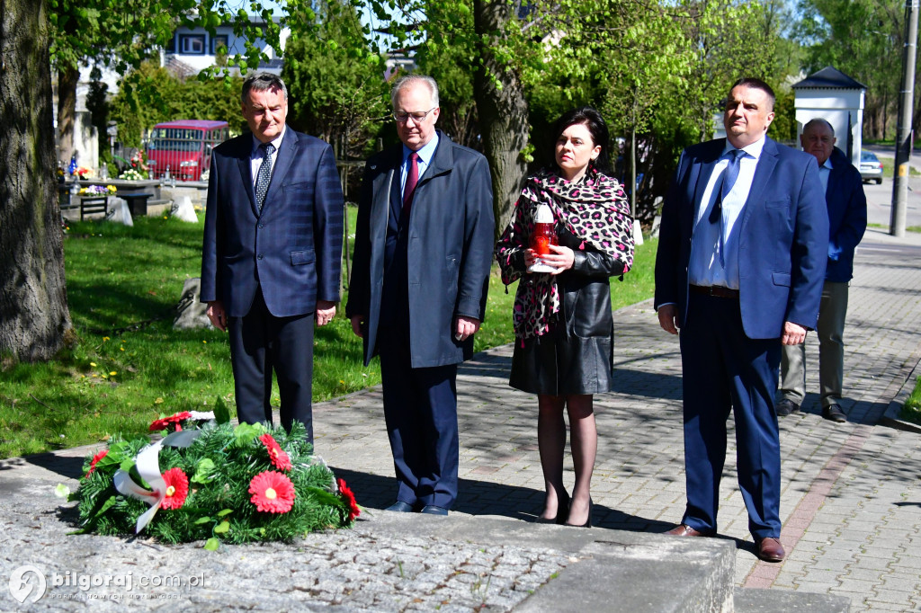 1 Maja w Biłgoraju. Na grobie Józefa Dechnika złożono kwiaty
