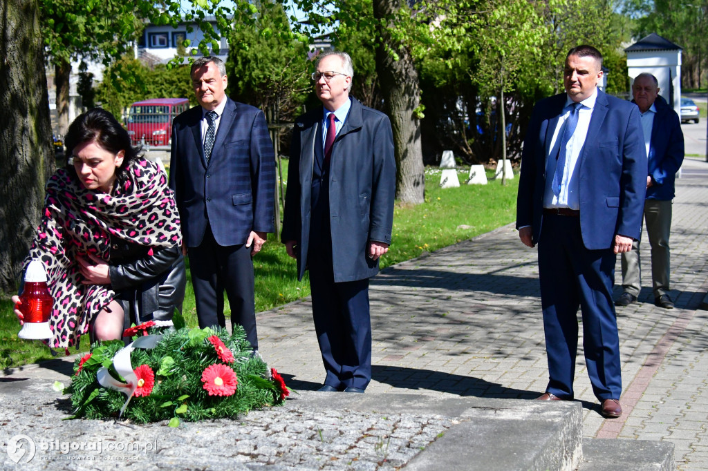 1 Maja w Biłgoraju. Na grobie Józefa Dechnika złożono kwiaty