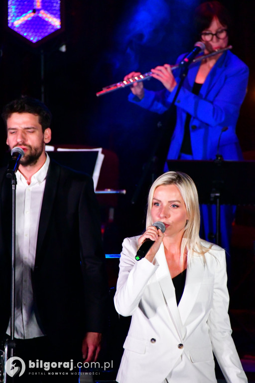 Rodzinna Orkiestra Pospieszalskich na scenie w BCK