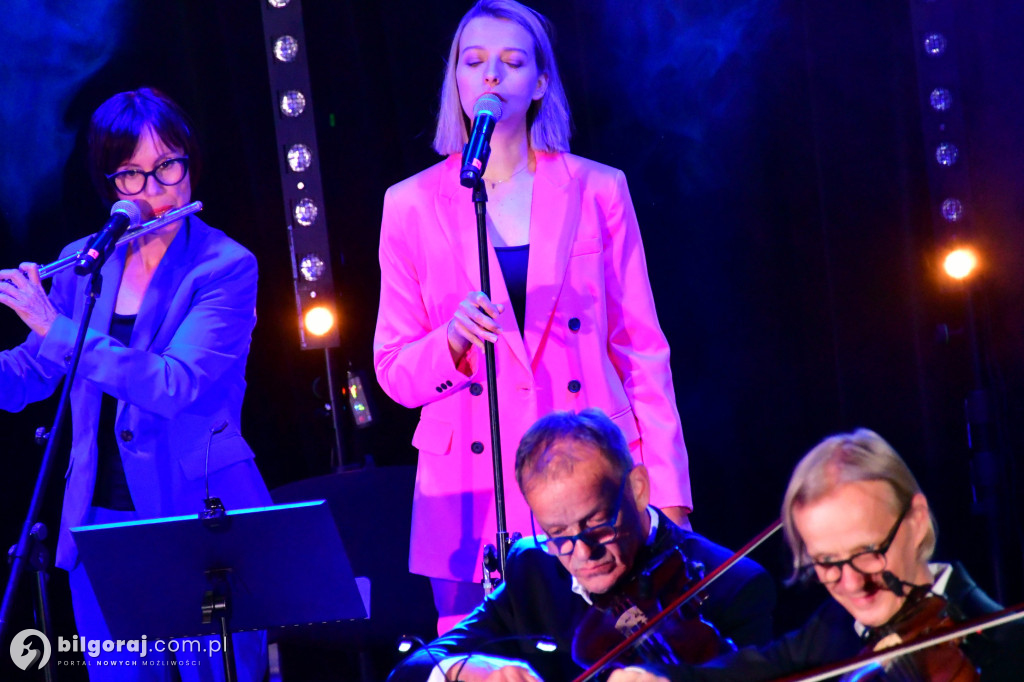 Rodzinna Orkiestra Pospieszalskich na scenie w BCK