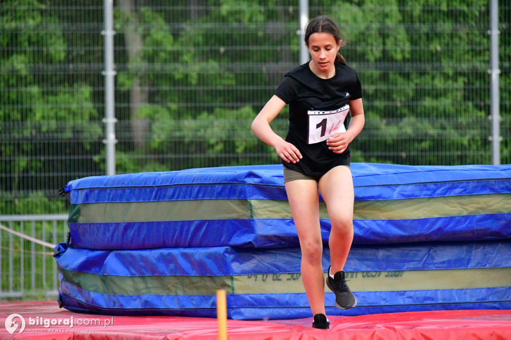 Biłgoraj Biega. Stadionowy Cross Przeszkodowy