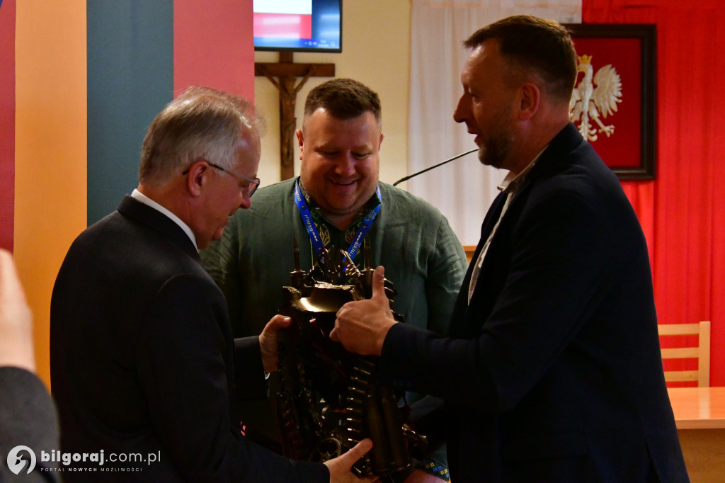 Niecodzienny prezent od ukraińskiej delegacji dla burmistrza Biłgoraja
