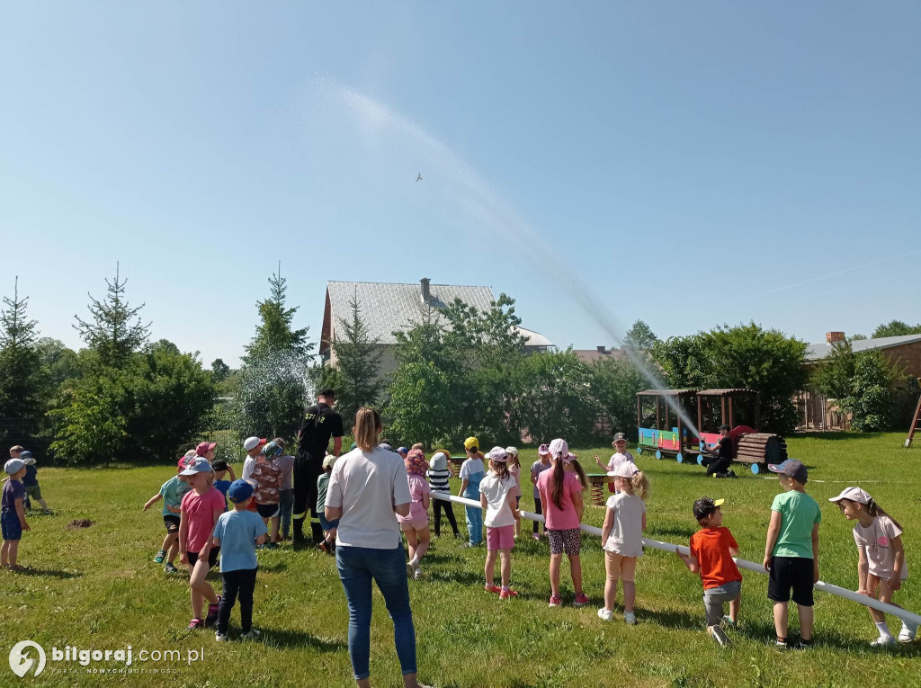 Tak strażacy z Aleksandrowa bawili się na Dniu Dziecka