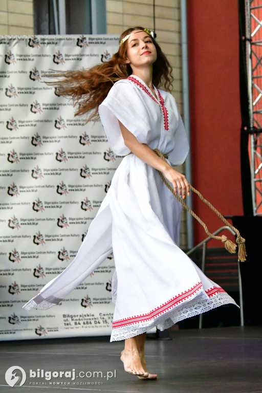 Folk na wybiegu, czyli ludowy pokaz mody