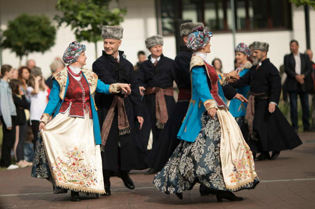 Polonez w wykonaniu Grupy Folklorystycznej 