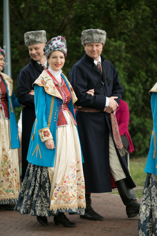 Polonez w wykonaniu Grupy Folklorystycznej 