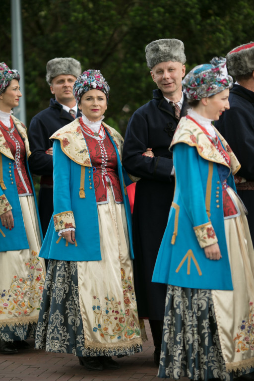 Polonez w wykonaniu Grupy Folklorystycznej 
