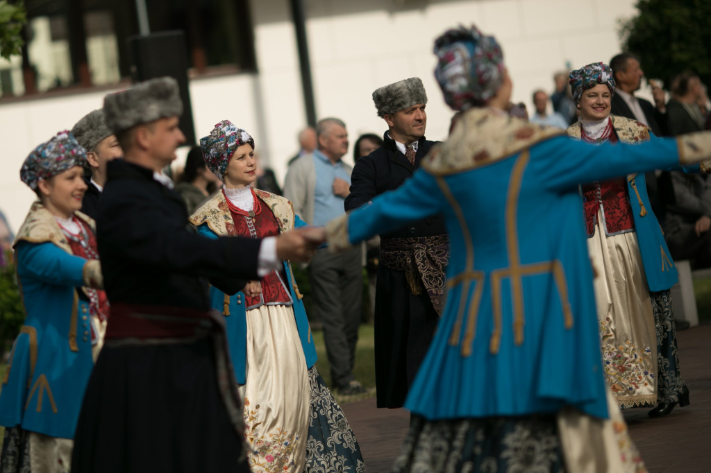 Polonez w wykonaniu Grupy Folklorystycznej 
