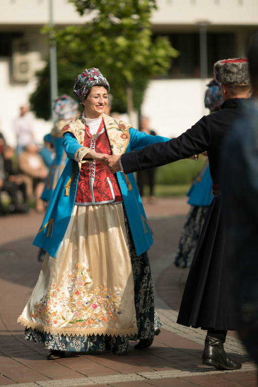 Polonez w wykonaniu Grupy Folklorystycznej 