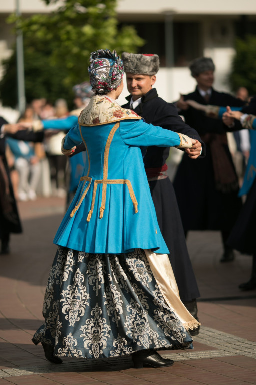 Polonez w wykonaniu Grupy Folklorystycznej 