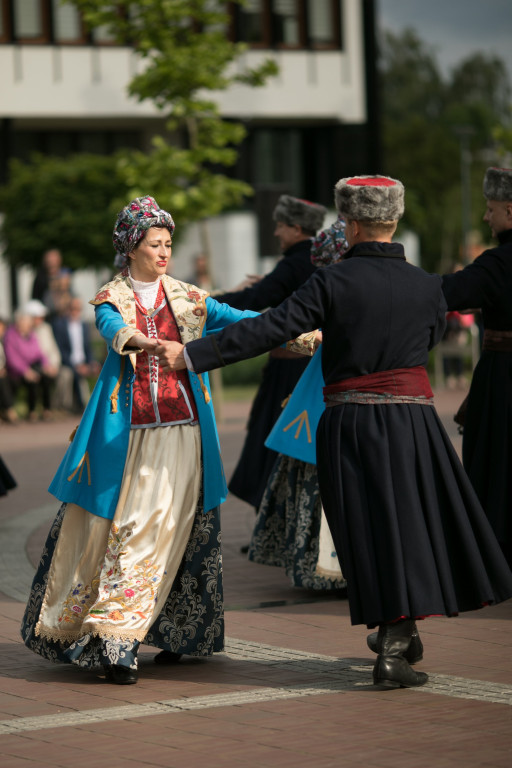 Polonez w wykonaniu Grupy Folklorystycznej 