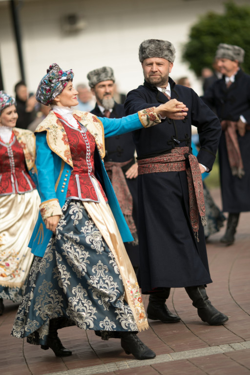 Polonez w wykonaniu Grupy Folklorystycznej 