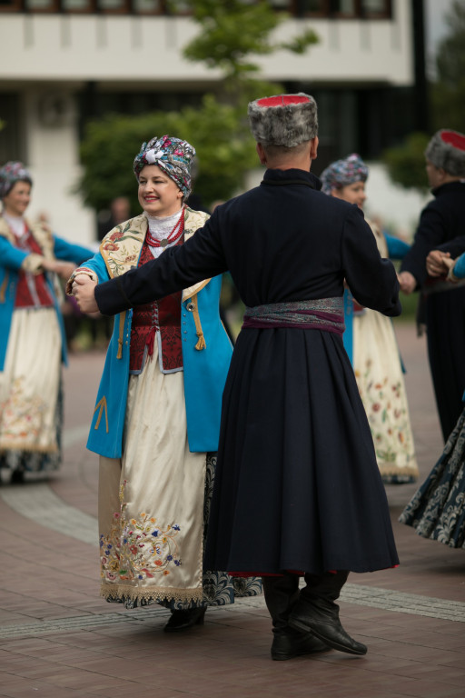 Polonez w wykonaniu Grupy Folklorystycznej 