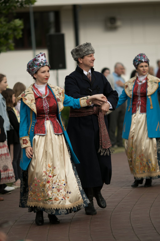 Polonez w wykonaniu Grupy Folklorystycznej 