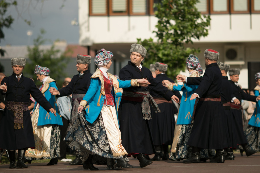 Polonez w wykonaniu Grupy Folklorystycznej 