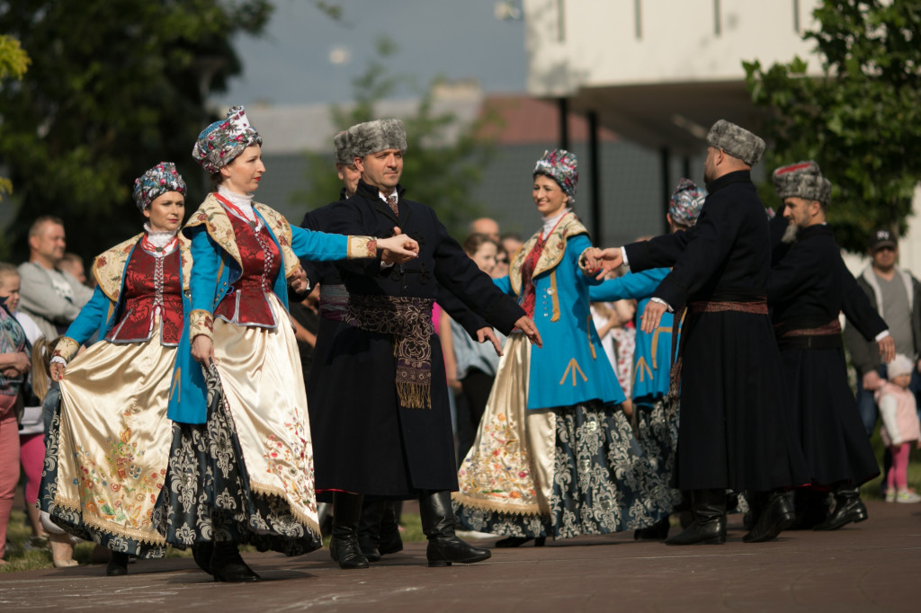 Polonez w wykonaniu Grupy Folklorystycznej 