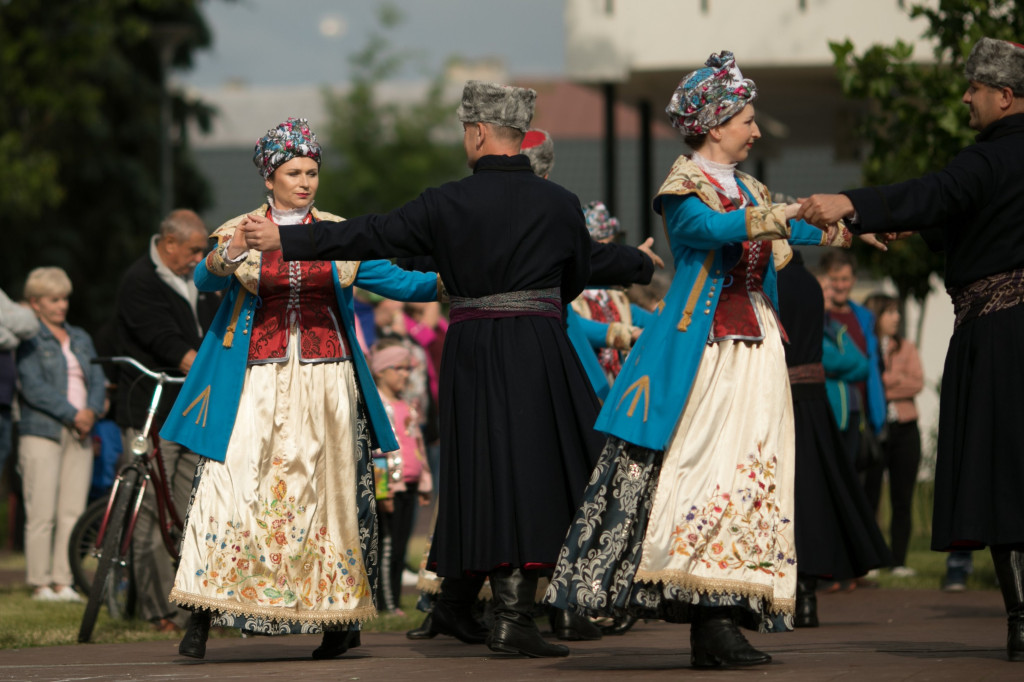 Polonez w wykonaniu Grupy Folklorystycznej 