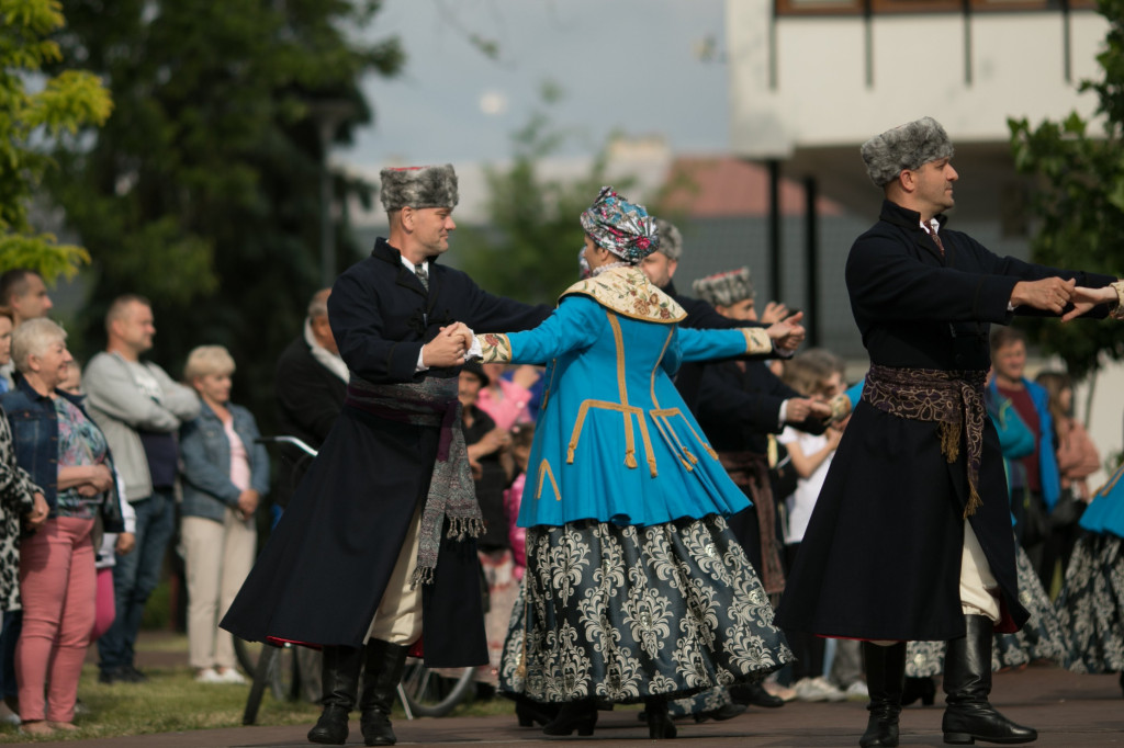Polonez w wykonaniu Grupy Folklorystycznej 