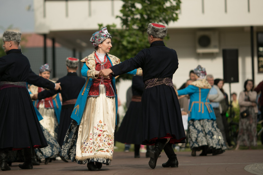 Polonez w wykonaniu Grupy Folklorystycznej 