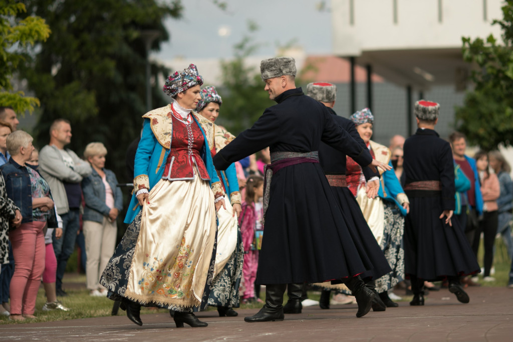 Polonez w wykonaniu Grupy Folklorystycznej 