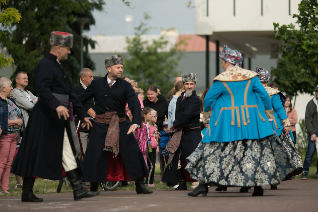 Polonez w wykonaniu Grupy Folklorystycznej 