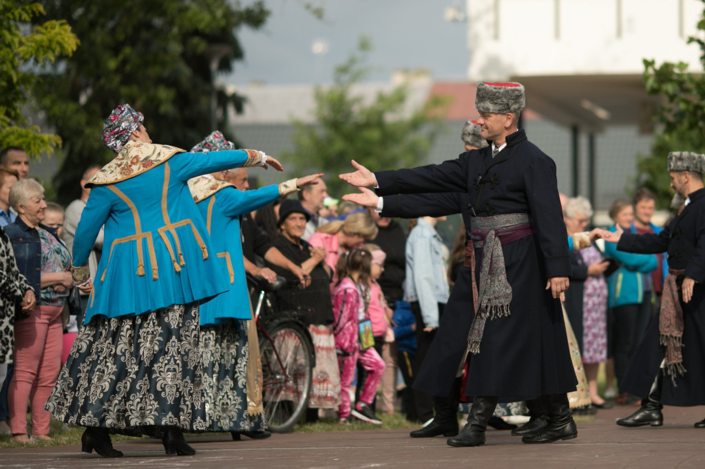 Polonez w wykonaniu Grupy Folklorystycznej 
