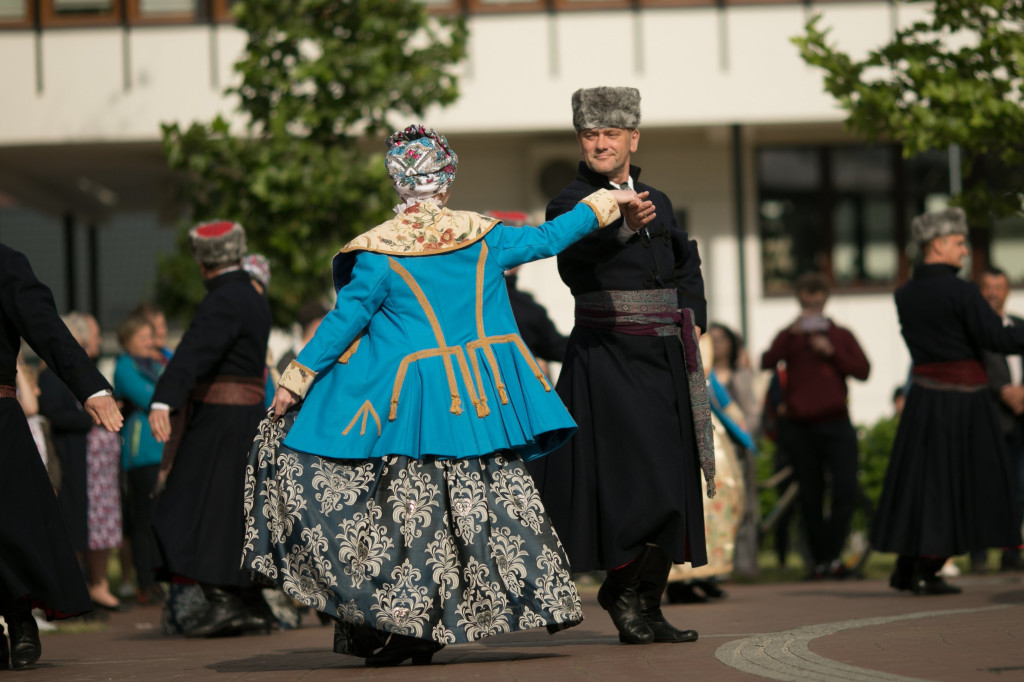 Polonez w wykonaniu Grupy Folklorystycznej 