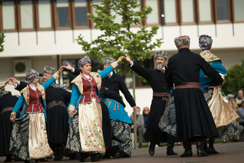 Polonez w wykonaniu Grupy Folklorystycznej 
