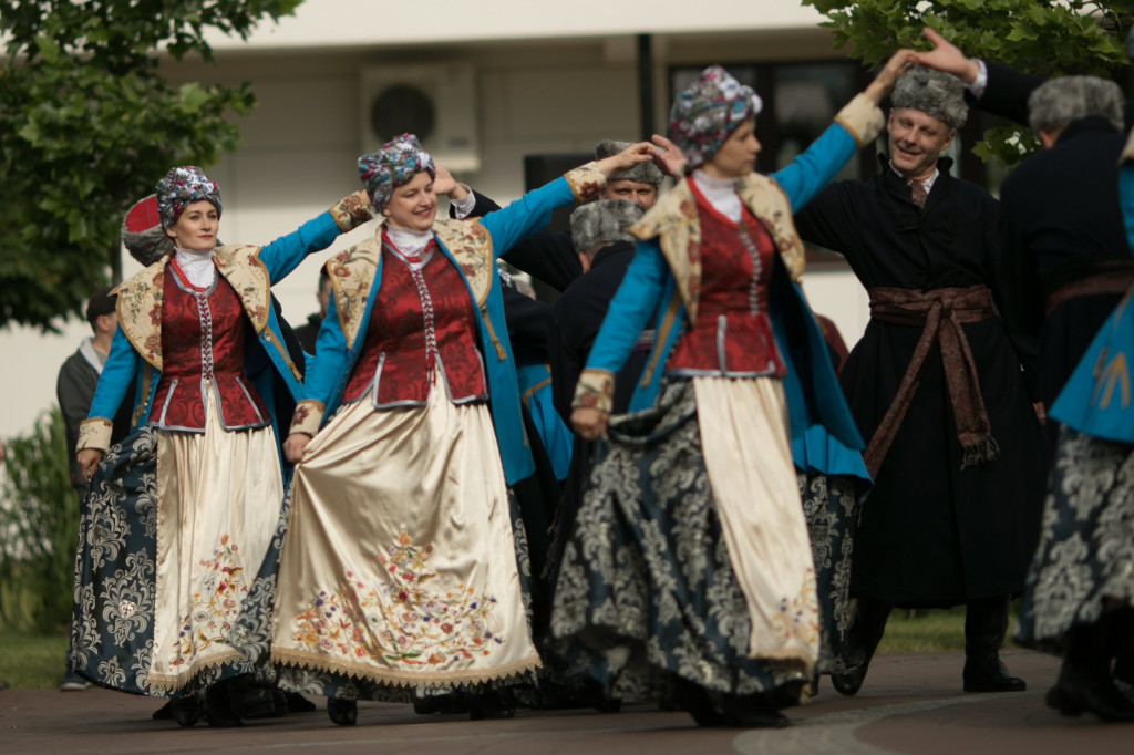 Polonez w wykonaniu Grupy Folklorystycznej 