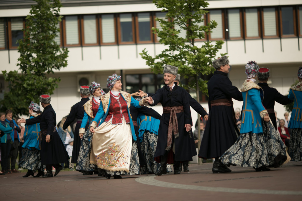 Polonez w wykonaniu Grupy Folklorystycznej 