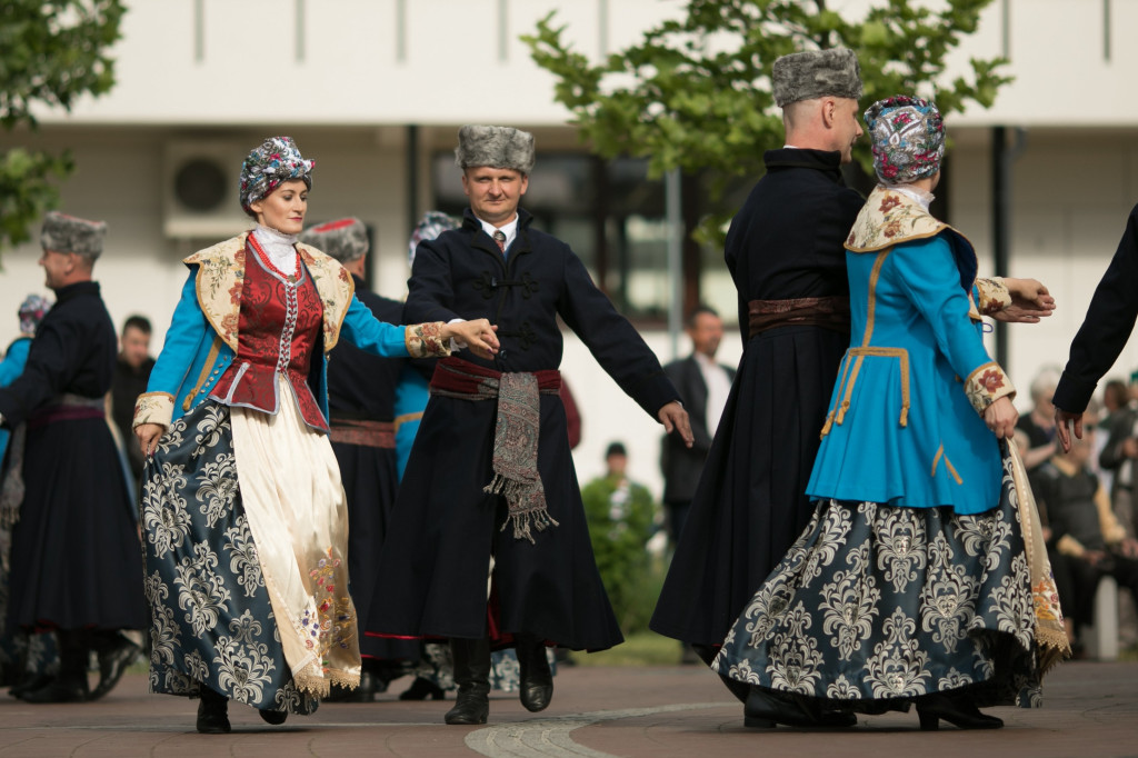 Polonez w wykonaniu Grupy Folklorystycznej 