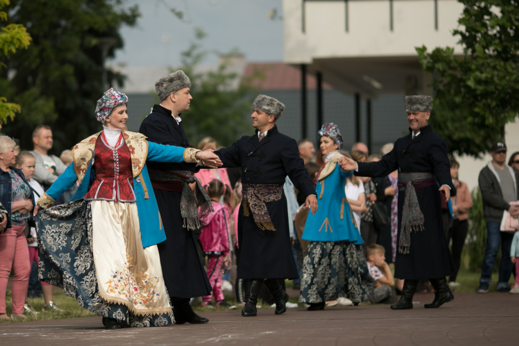 Polonez w wykonaniu Grupy Folklorystycznej 