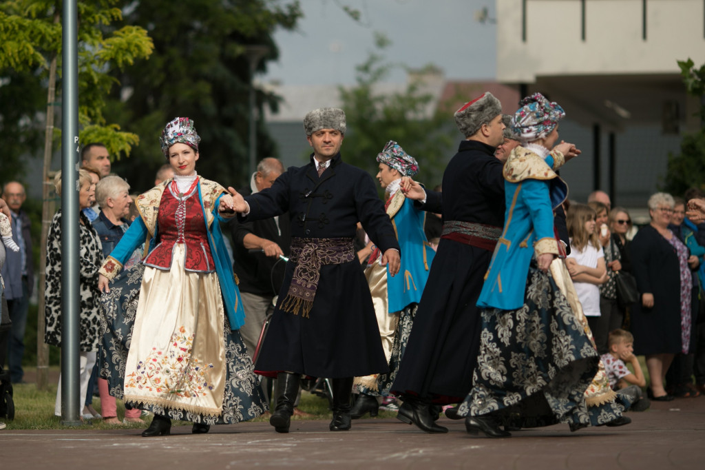 Polonez w wykonaniu Grupy Folklorystycznej 