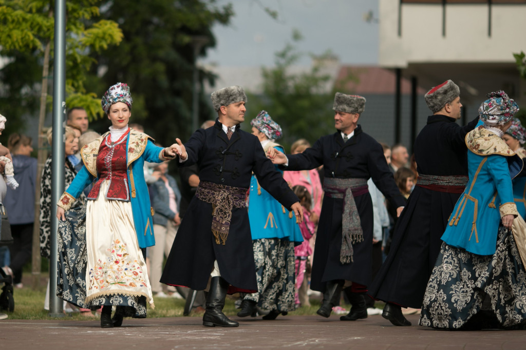 Polonez w wykonaniu Grupy Folklorystycznej 