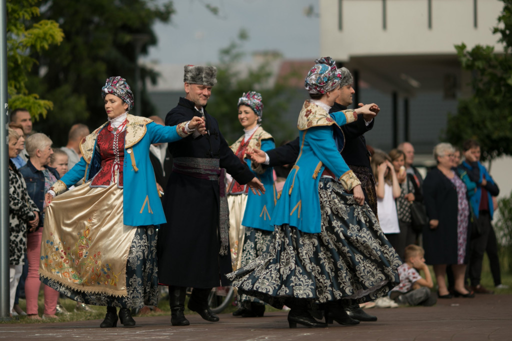 Polonez w wykonaniu Grupy Folklorystycznej 