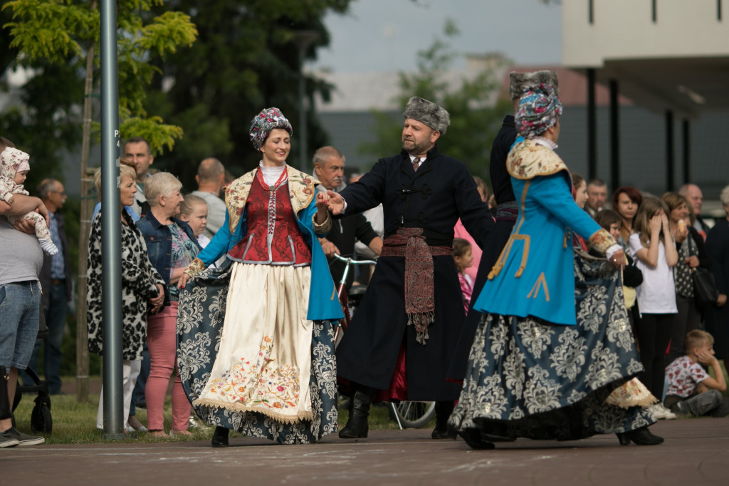 Polonez w wykonaniu Grupy Folklorystycznej 