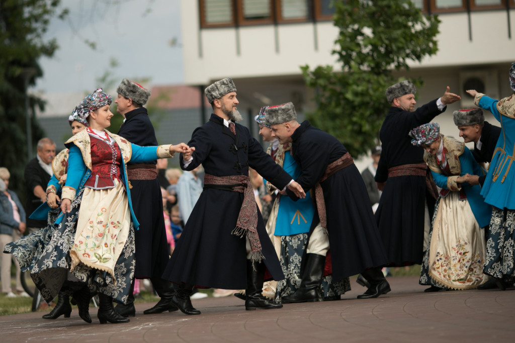 Polonez w wykonaniu Grupy Folklorystycznej 