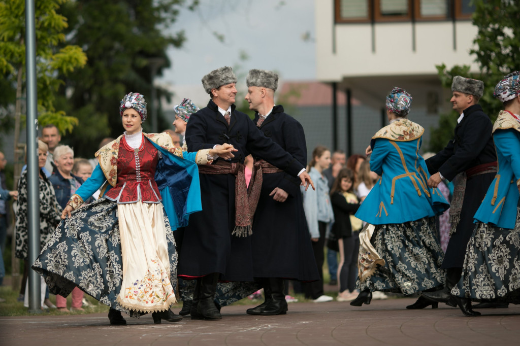 Polonez w wykonaniu Grupy Folklorystycznej 