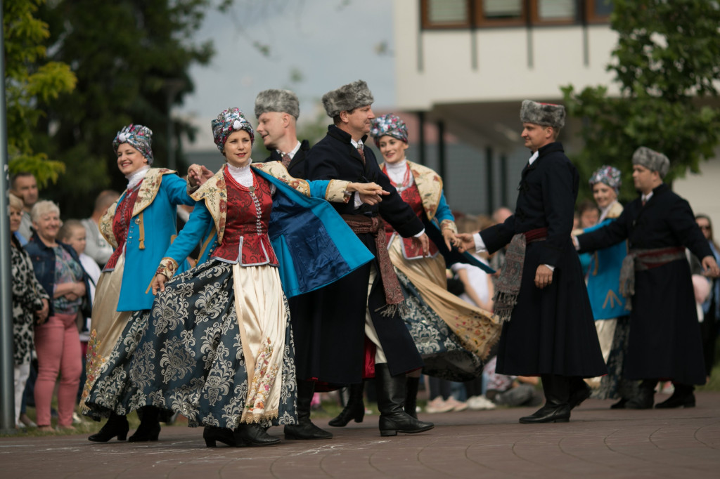 Polonez w wykonaniu Grupy Folklorystycznej 