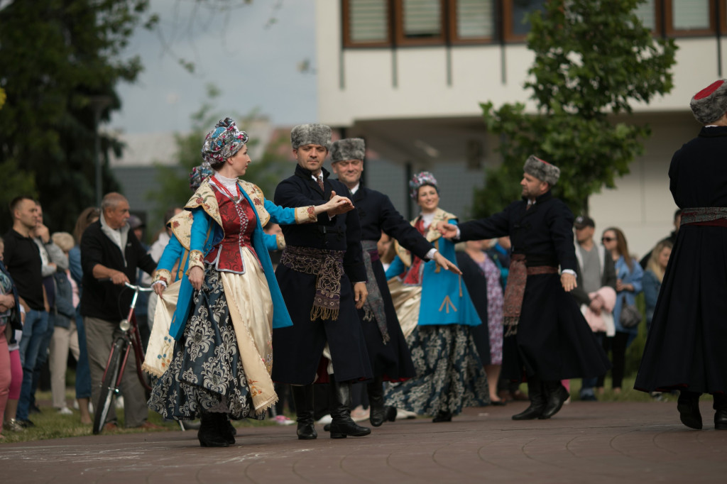 Polonez w wykonaniu Grupy Folklorystycznej 
