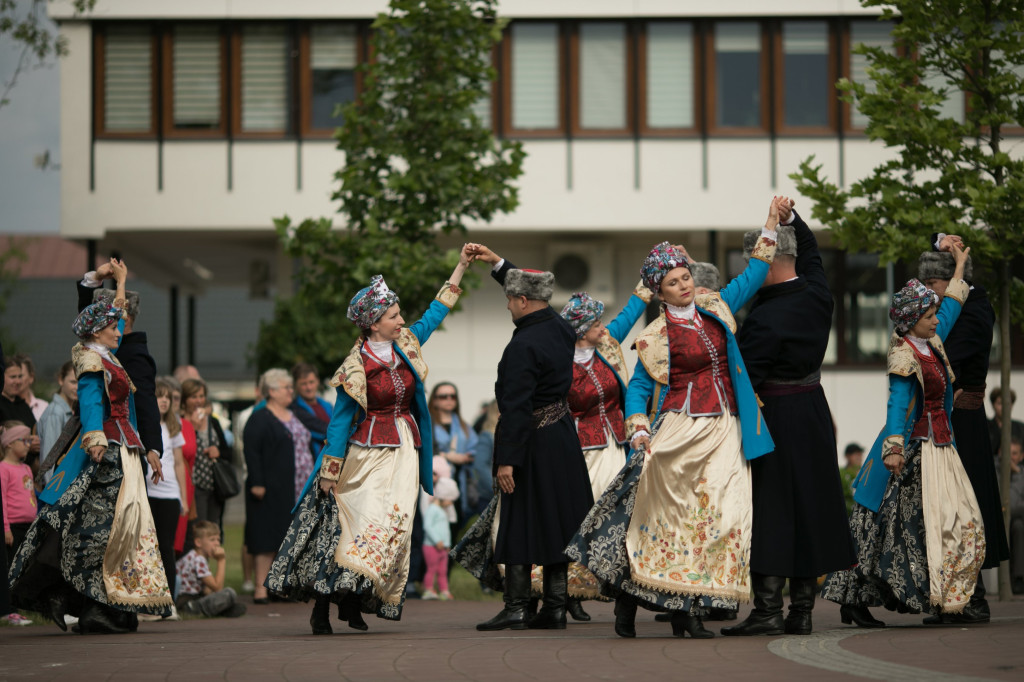 Polonez w wykonaniu Grupy Folklorystycznej 