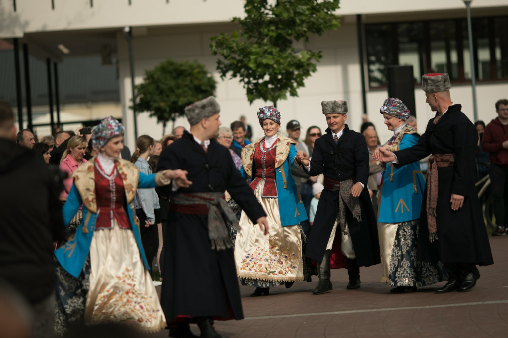 Polonez w wykonaniu Grupy Folklorystycznej 