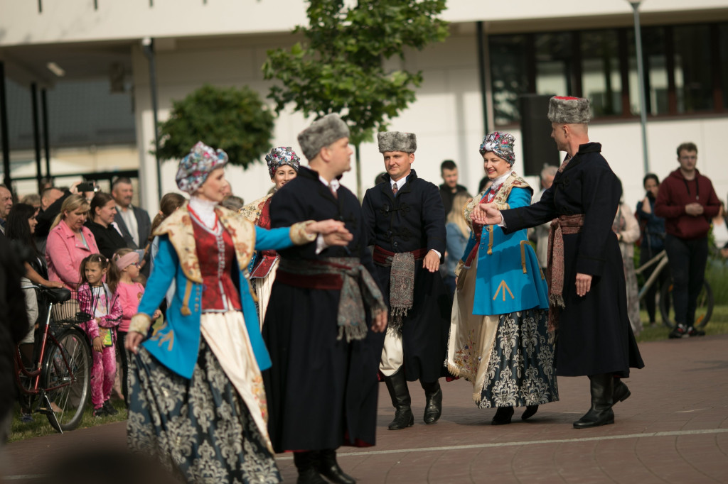 Polonez w wykonaniu Grupy Folklorystycznej 