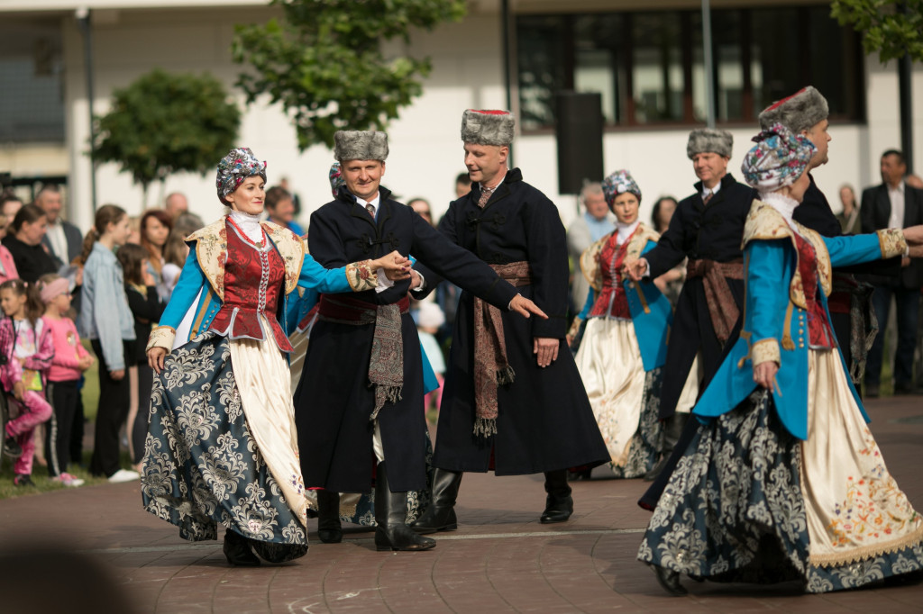 Polonez w wykonaniu Grupy Folklorystycznej 